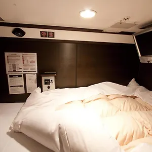 https://resort-capsule-hotel-well-cabin-fukuoka-nakasu.fukuoka-hotels.net
